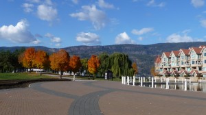 parádní počasí, pěkné bydlení, teplo a hory nedaleko. Tto je sympatická Kelowna